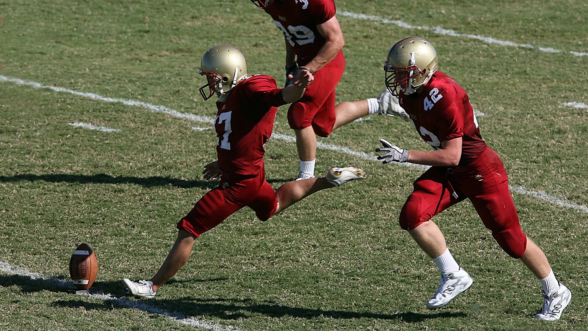 麦肯齐：无论是在快攻中打破对方防线，还是在接球后的瞬间做出精准决策，他都为全黑队贡献了重要价值